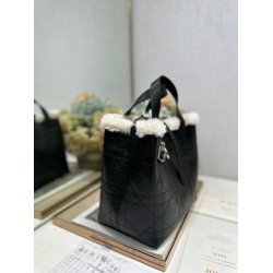 Premium Replica DiorAlps small/medium Dior Toujours Vertical tote bag with macrocannage stitching and black wool trim At Cheap Price