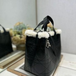 Premium Replica DiorAlps small/medium Dior Toujours Vertical tote bag with macrocannage stitching and black wool trim At Cheap Price