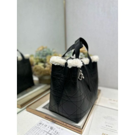 Fake DiorAlps small/medium Dior Toujours Vertical tote bag with macrocannage stitching and black wool trim Knockoff Clone Sale Online Premium Replica DiorAlps small/medium Dior Toujours Vertical tote bag with macrocannage stitching and black wool trim At Cheap Price