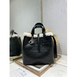 Premium Replica DiorAlps small/medium Dior Toujours Vertical tote bag with macrocannage stitching and black wool trim At Cheap Price