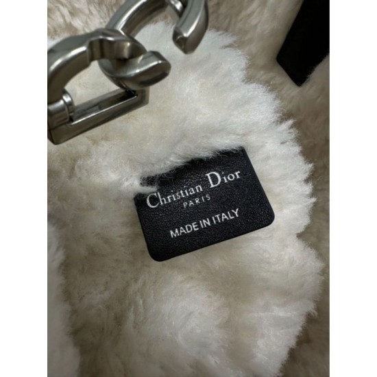 Fake DiorAlps small/medium Dior Toujours Vertical tote bag with macrocannage stitching and black wool trim Knockoff Clone Sale Online Premium Replica DiorAlps small/medium Dior Toujours Vertical tote bag with macrocannage stitching and black wool trim At Cheap Price