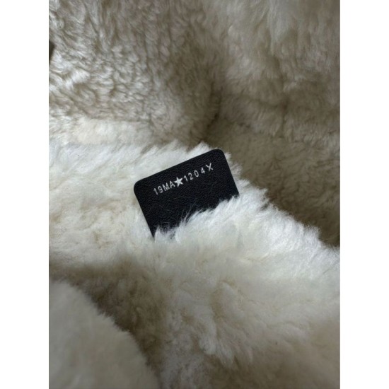 Fake DiorAlps small/medium Dior Toujours Vertical tote bag with macrocannage stitching and black wool trim Knockoff Clone Sale Online Premium Replica DiorAlps small/medium Dior Toujours Vertical tote bag with macrocannage stitching and black wool trim At Cheap Price