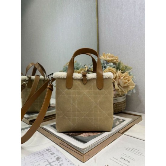 Premium Replica DiorAlps small/medium Dior Toujours Vertical tote bag with topstitching Macrocannage and Apricot Wool Trim At Cheap Price