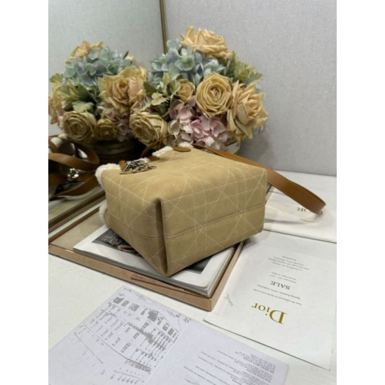 Premium Replica DiorAlps small/medium Dior Toujours Vertical tote bag with topstitching Macrocannage and Apricot Wool Trim At Cheap Price