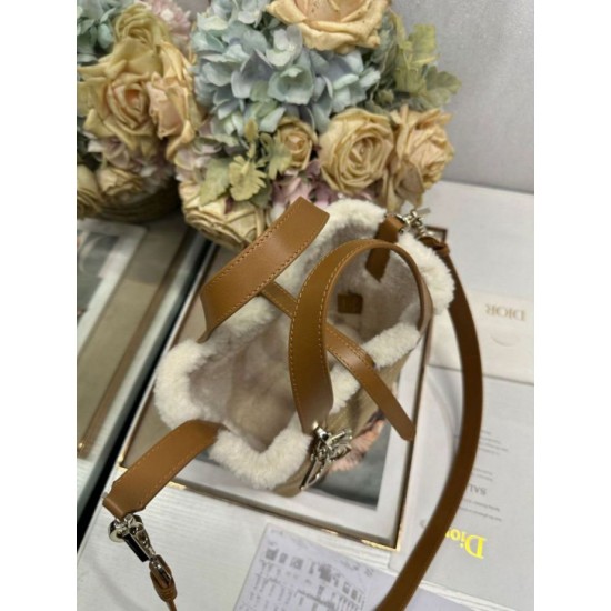 Premium Replica DiorAlps small/medium Dior Toujours Vertical tote bag with topstitching Macrocannage and Apricot Wool Trim At Cheap Price