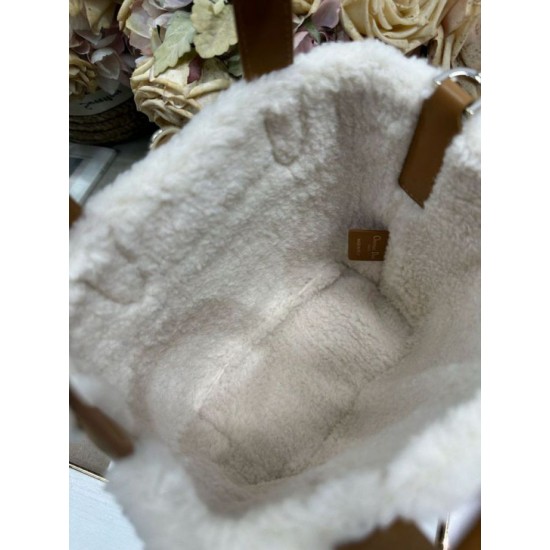 Premium Replica DiorAlps small/medium Dior Toujours Vertical tote bag with topstitching Macrocannage and Apricot Wool Trim At Cheap Price
