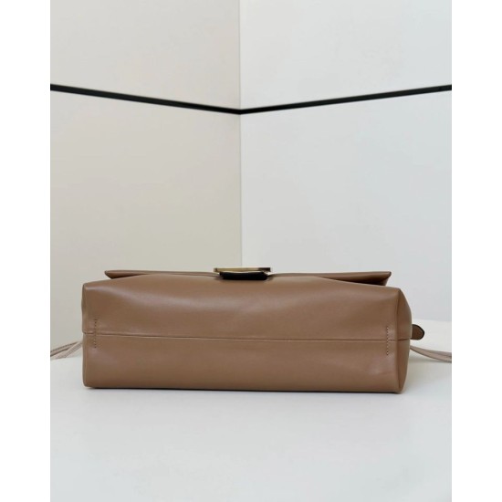 Premium Replica Fendi Medium/Large Mamma Baguette shoulder bag taupe nappa At Cheap Price