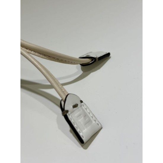 Premium Replica Fendi Medium/Large Mamma Baguette shoulder bag white At Cheap Price