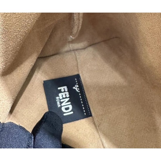 Premium Replica Fendi Medium/Large Mamma Baguette shoulder bag white At Cheap Price