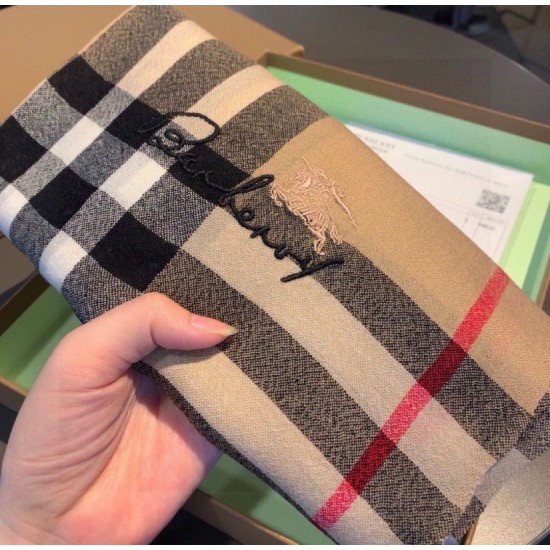 Top AAAAA Replica Burberry Check Cashmere Scarf, Beige with Frayed Edges, 70 x 200 cm Clone Cheap
