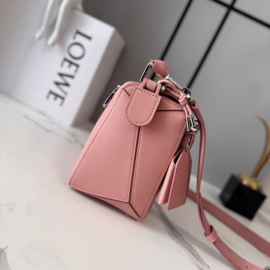AAAAA Fake Loewe Mini Featherlight Puzzle Bag Powder Dupe Best Replica Loewe Mini Featherlight Puzzle Bag Powder Knockoff