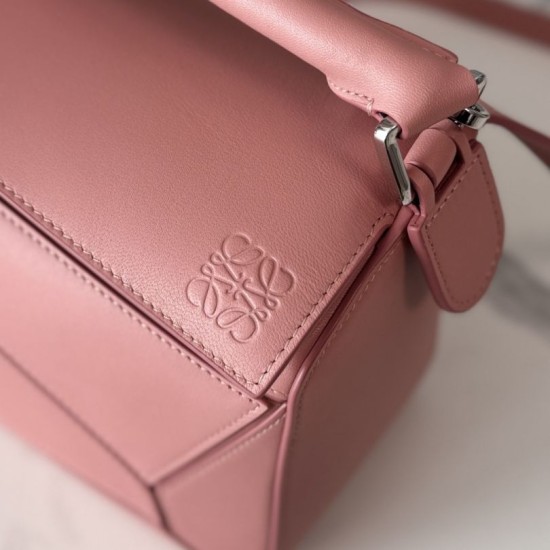 AAAAA Fake Loewe Mini Featherlight Puzzle Bag Powder Dupe Best Replica Loewe Mini Featherlight Puzzle Bag Powder Knockoff