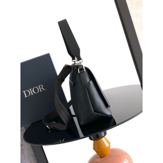 Best Replica Dior Privé Messenger Men Flap Bag in Black Knockoff