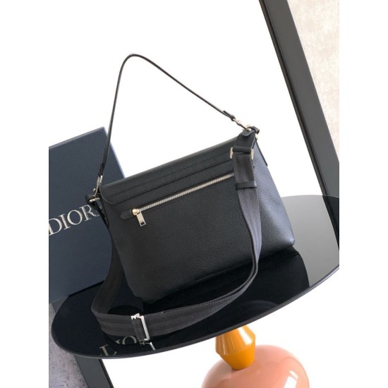 Best Replica Dior Privé Messenger Men Flap Bag in Black Knockoff