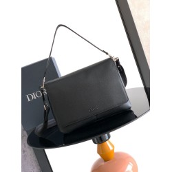 Best Replica Dior Privé Messenger Men Flap Bag in Black Knockoff