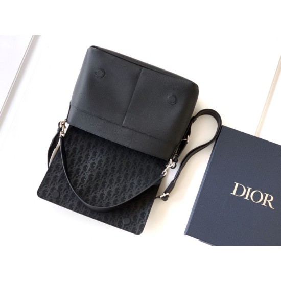 Best Replica Dior Privé Messenger Men Flap Bag in Black Knockoff