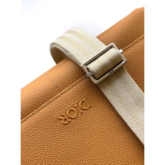 AAAAA Fake Dior Privé Messenger Men Flap Bag in Yellow Dupe Best Replica Dior Privé Messenger Men Flap Bag in Yellow Knockoff