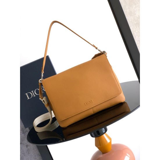 AAAAA Fake Dior Privé Messenger Men Flap Bag in Yellow Dupe Best Replica Dior Privé Messenger Men Flap Bag in Yellow Knockoff