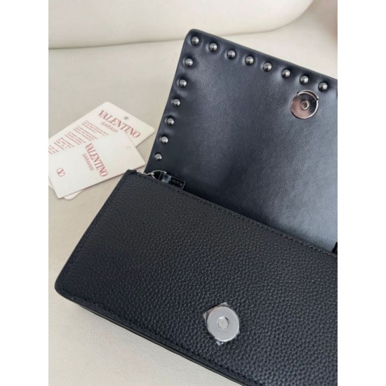 AAAAA Replica Valentino Garavani Rockstud Chain Wallet Black Fake Clone
