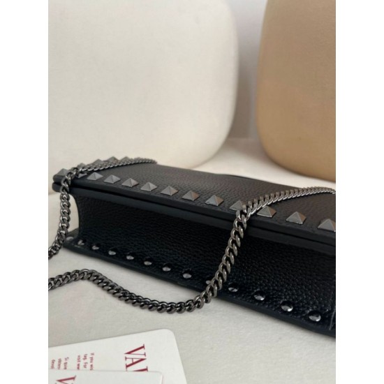 AAAAA Replica Valentino Garavani Rockstud Chain Wallet Black Fake Clone