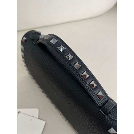 AAAAA Replica Valentino Garavani Rockstud Chain Wallet Black Fake Clone