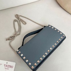 AAAAA Replica Valentino Garavani Rockstud Chain Wallet Blue Fake Clone