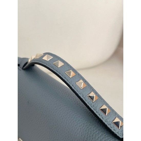 AAAAA Replica Valentino Garavani Rockstud Chain Wallet Blue Fake Clone