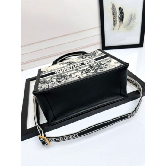 AAAAA Replica Dior Oblique Small/Medium Embroidered Animal Print Tote Bag White Fake Clone
