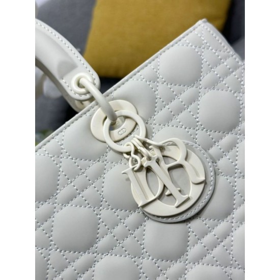 Replica Dior Large Lady Dior matte cannage handbag with flap white Knockoff Cheap AAAAA Replica Dior Large Lady Dior matte cannage handbag with flap white Fake Clone