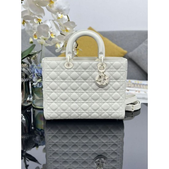 Replica Dior Large Lady Dior matte cannage handbag with flap white Knockoff Cheap AAAAA Replica Dior Large Lady Dior matte cannage handbag with flap white Fake Clone