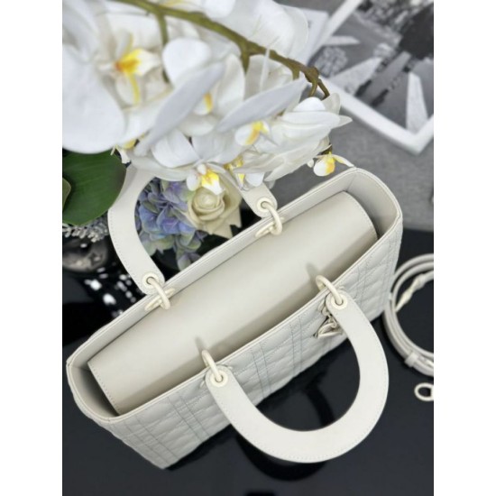 Replica Dior Large Lady Dior matte cannage handbag with flap white Knockoff Cheap AAAAA Replica Dior Large Lady Dior matte cannage handbag with flap white Fake Clone