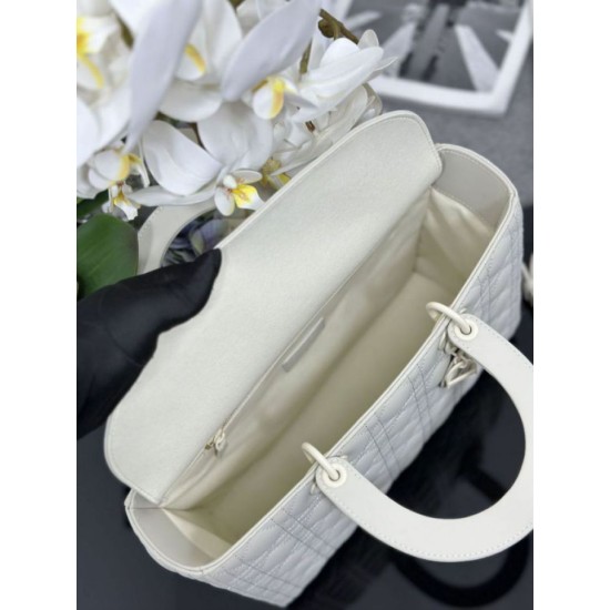 Replica Dior Large Lady Dior matte cannage handbag with flap white Knockoff Cheap AAAAA Replica Dior Large Lady Dior matte cannage handbag with flap white Fake Clone