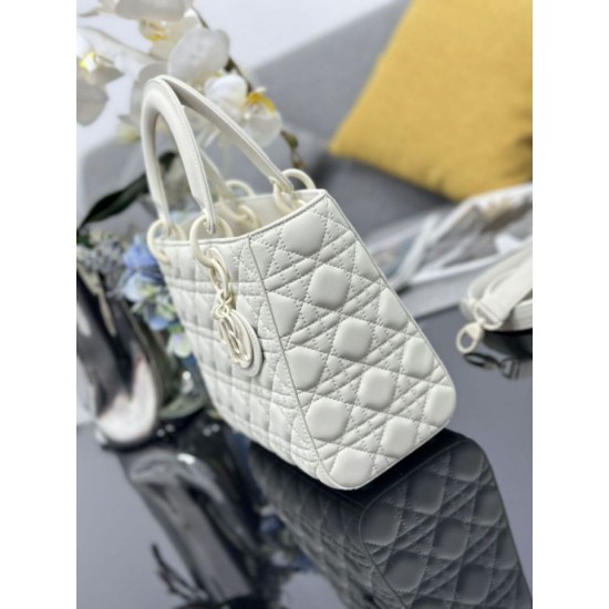 Replica Dior Medium Lady Dior matte cannage handbag with flap white Knockoff Cheap AAAAA Replica Dior Medium Lady Dior matte cannage handbag with flap white Fake Clone