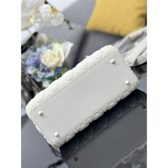 Replica Dior Medium Lady Dior matte cannage handbag with flap white Knockoff Cheap AAAAA Replica Dior Medium Lady Dior matte cannage handbag with flap white Fake Clone