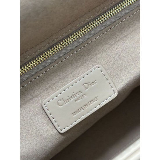 Replica Dior Large Lady Dior matte cannage handbag with flap pink Knockoff Cheap AAAAA Replica Dior Large Lady Dior matte cannage handbag with flap pink Fake Clone