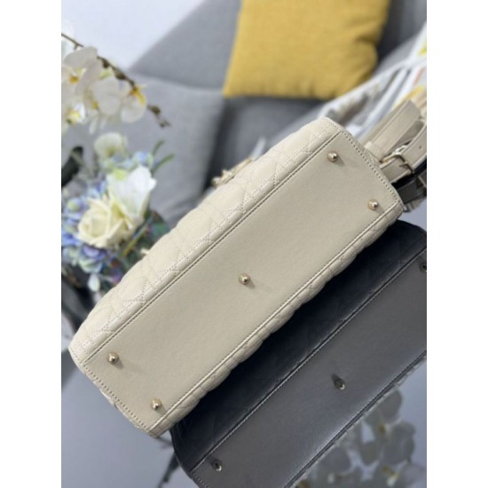 Replica Dior Lady Dior Large Quilted Lambskin Cannage Bag Beige Knockoff Cheap AAAAA Replica Dior Lady Dior Large Quilted Lambskin Cannage Bag Beige Fake Clone