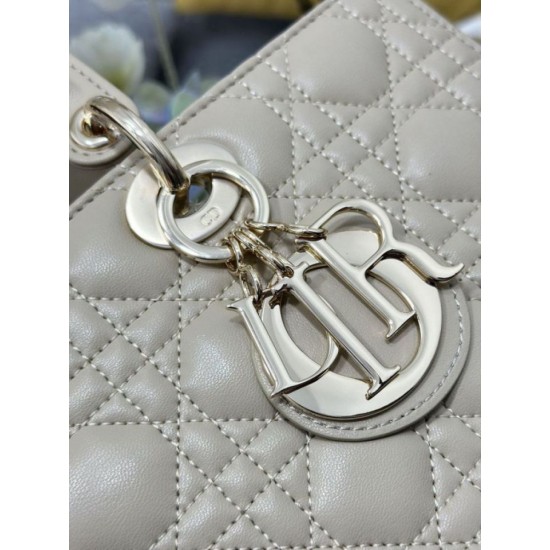 Replica Dior Lady Dior Large Quilted Lambskin Cannage Bag Beige Knockoff Cheap AAAAA Replica Dior Lady Dior Large Quilted Lambskin Cannage Bag Beige Fake Clone