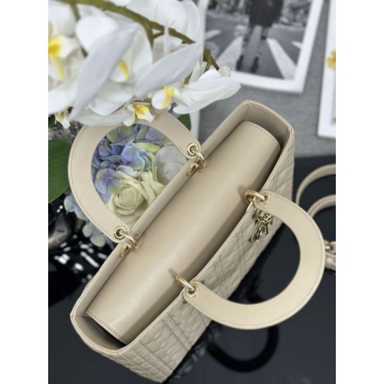 Replica Dior Lady Dior Large Quilted Lambskin Cannage Bag Beige Knockoff Cheap AAAAA Replica Dior Lady Dior Large Quilted Lambskin Cannage Bag Beige Fake Clone