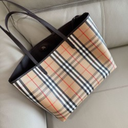 Replica Burberry Medium Bloomsbury Highlands Reversible Tote Bag Clone Cheap