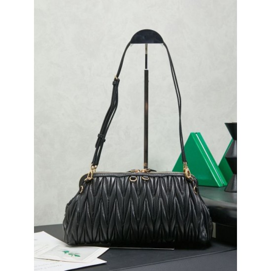 Best Replica Miu Miu Caprice Quilted Nappa Clutch Bag 5BF130 Black Knockoff