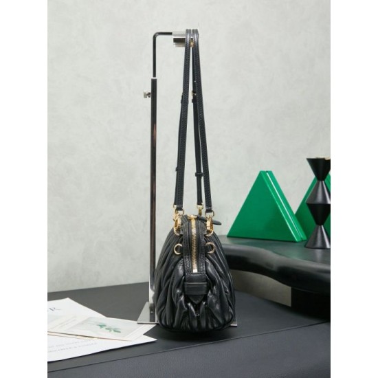 Best Replica Miu Miu Caprice Quilted Nappa Clutch Bag 5BF130 Black Knockoff