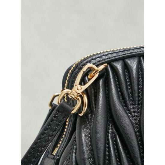Best Replica Miu Miu Caprice Quilted Nappa Clutch Bag 5BF130 Black Knockoff