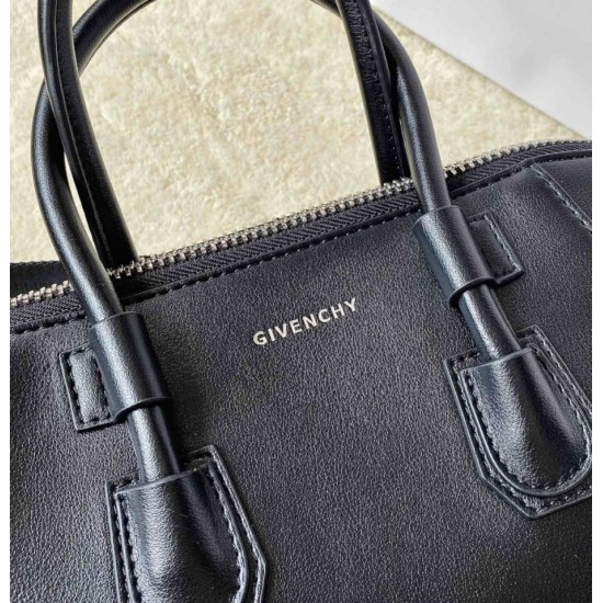 Best Replica Givenchy Small Antigona Bag Black Knockoff