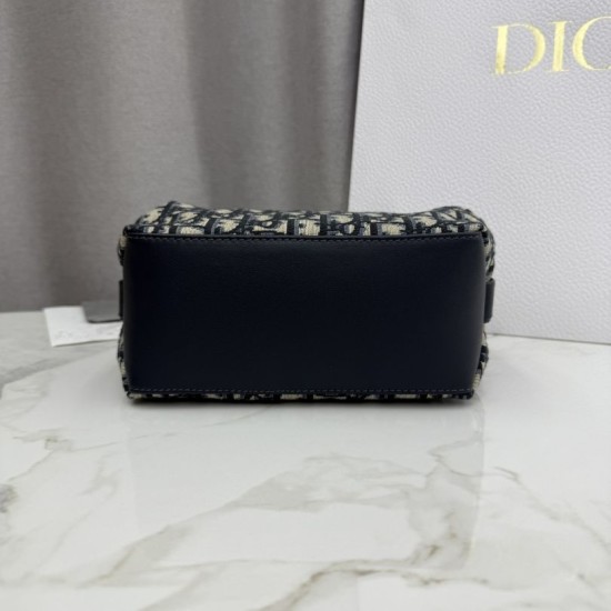 AAAA Fake Dior Bow clutch bag jacquard Oblique with blue motif Inspired Knockoff Premium Replica Dior Bow clutch bag jacquard Oblique with blue motif Clone