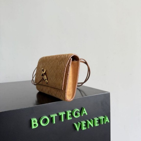 Premium Replica Bottega Veneta Andiamo clutch brown suede Clone
