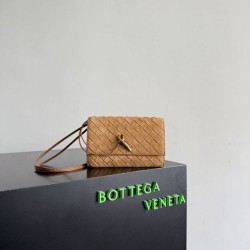Premium Replica Bottega Veneta Andiamo clutch brown suede Clone