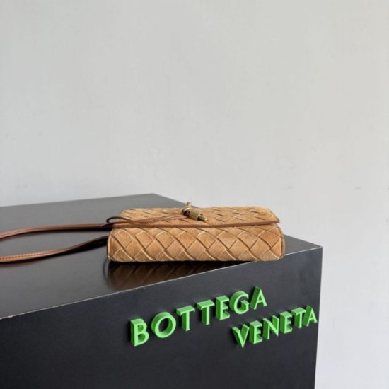 Premium Replica Bottega Veneta Andiamo clutch brown suede Clone