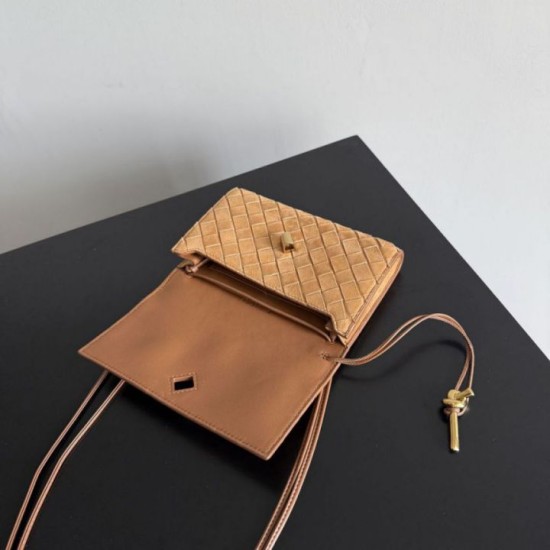 Premium Replica Bottega Veneta Andiamo clutch brown suede Clone