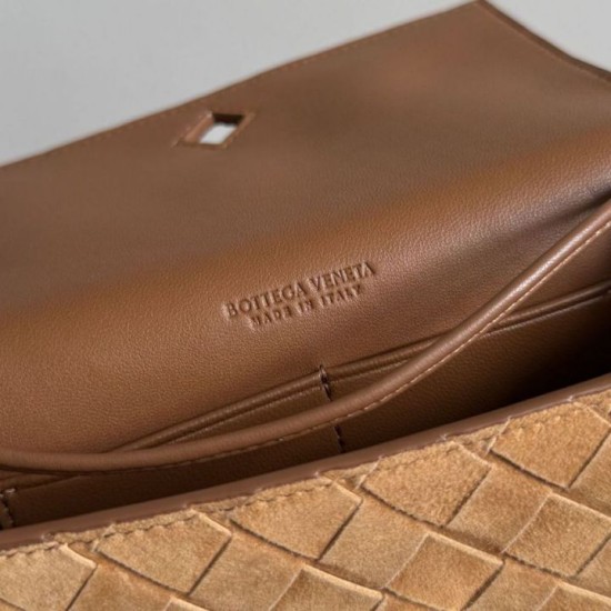 Premium Replica Bottega Veneta Andiamo clutch brown suede Clone