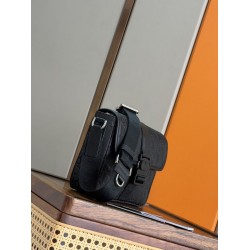 Replica Dior Trek Mens Dior Oblique Shoulder Bag Black Nylon Clone Knockoff